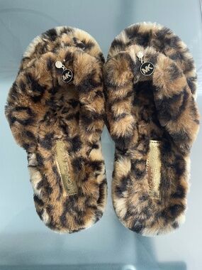 Michael Kors Cheetah Thong Slippers Size 7M